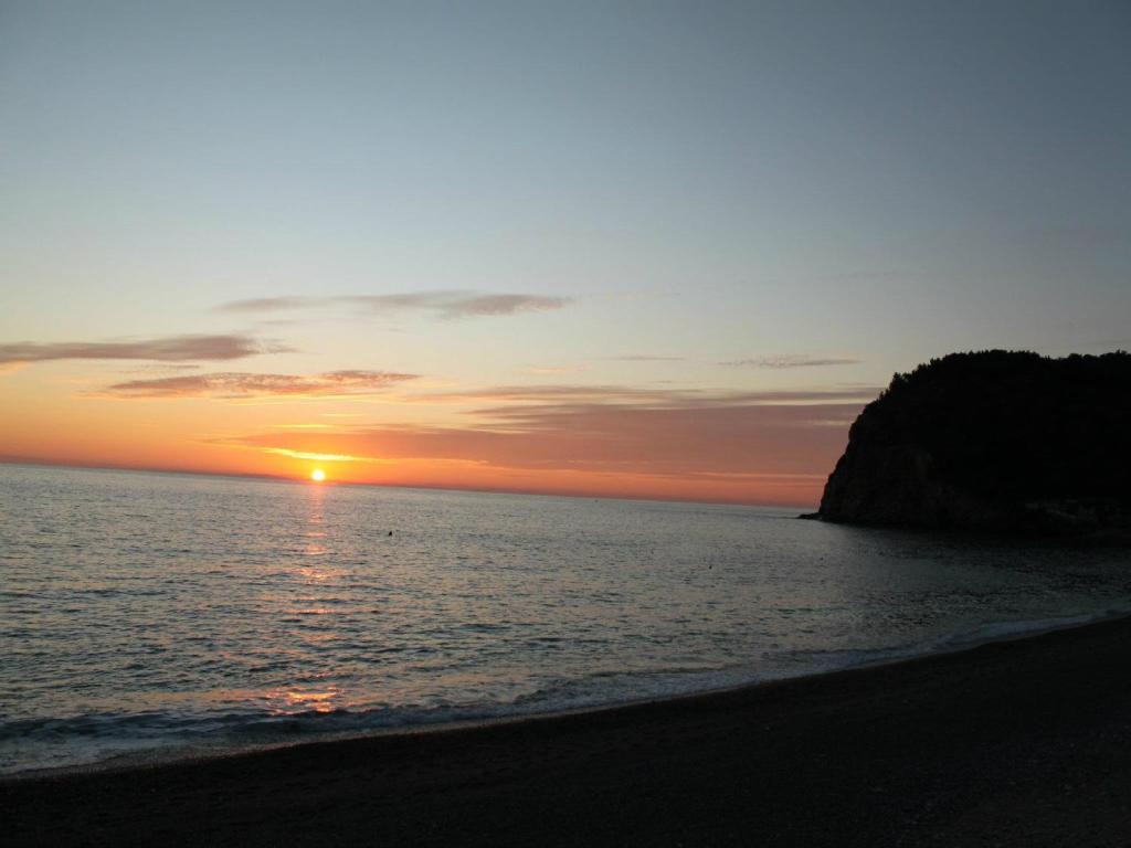 Apartments Galija Petrovac ภายนอก รูปภาพ