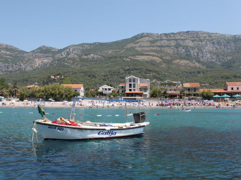Apartments Galija Petrovac ภายนอก รูปภาพ